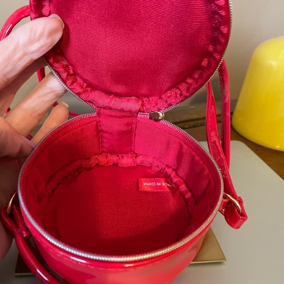 Marc Jacobs Patent Leather Crossbody Bag (EUC) - Picture 4 of 4